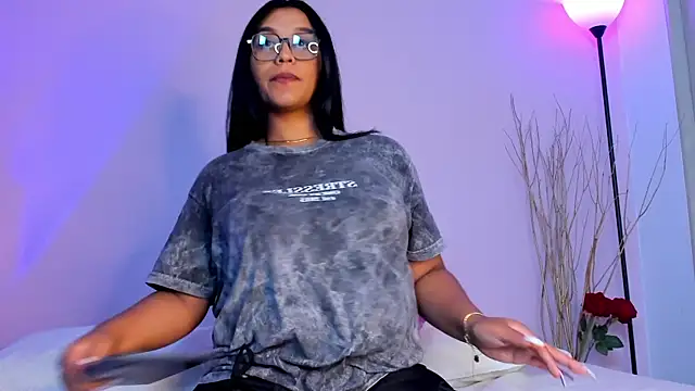Snapshot of aleya_bliss chatting on February 17, 2025, 1:21 pm aleya bliss online show from February 17, 2025, 1:21 pm