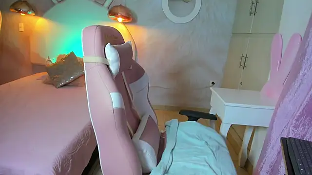 NAUGHTY ALANA  online show from February 13, 2025, 3:24 pm