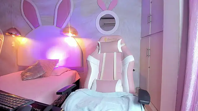 NAUGHTY ALANA  online show from February 17, 2025, 1:42 pm