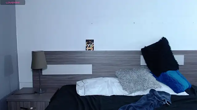 Liiamthompson online show from November 15, 2025, 7:10 pm