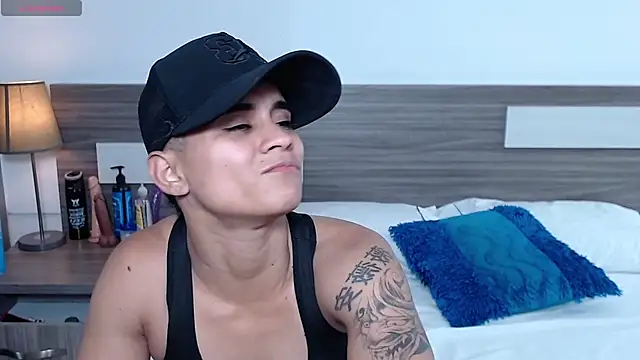 Liiamthompson online show from December 17, 2025, 9:10 pm