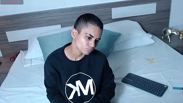 Liiamthompson online show from April 5, 2026, 10:12 am