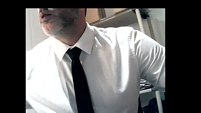 66MA69 online show from April 12, 2026, 5:01 am