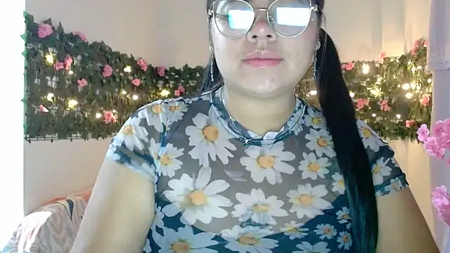 Snapshot of viccky_vick chatting on November 19, 2025, 1:27 am viccky vick online show from November 19, 2025, 1:27 am