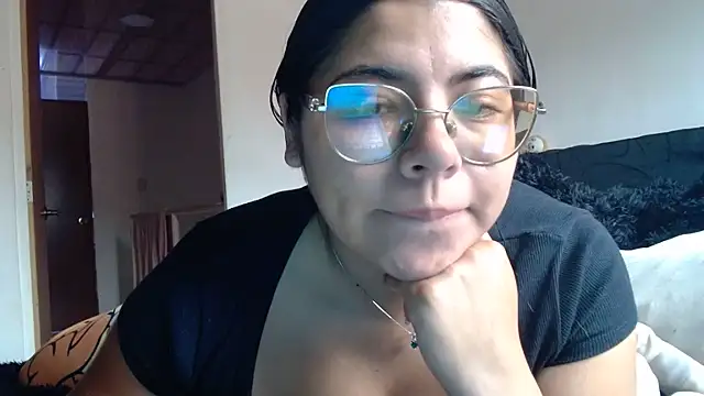 viccky vick online show from May 17, 2026, 7:32 pm