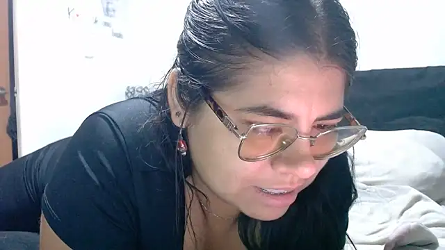 Snapshot of viccky_vick chatting on June 18, 2026, 12:44 am viccky vick online show from June 18, 2026, 12:44 am