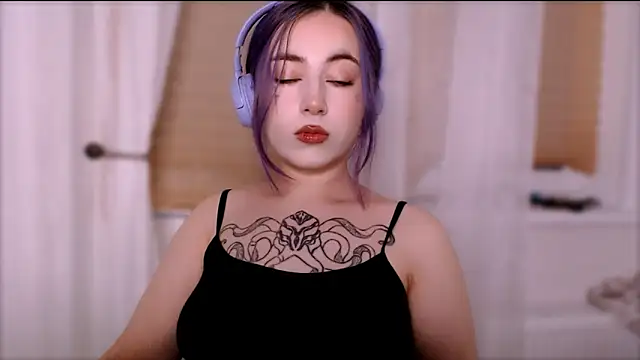 Snapshot of purplewitch chatting on October 18, 2025, 3:02 pm purplewitch online show from October 18, 2025, 3:02 pm