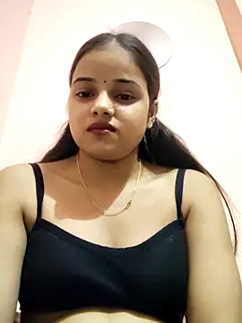 Snapshot of RAYI_123 chatting on November 8, 2025, 5:45 pm RAYI 123 online show from November 8, 2025, 5:45 pm