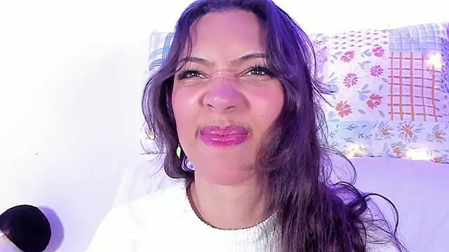 Miss veronicaa2 online show from February 28, 2025, 2:20 pm