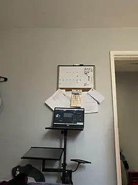 cruz815 online show from April 1, 2026, 3:42 pm