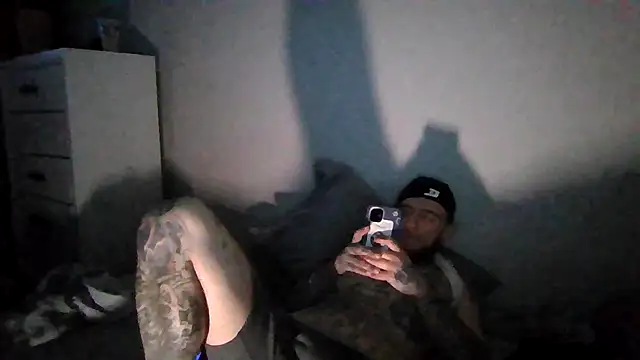 cruz815 online show from April 8, 2026, 3:17 am