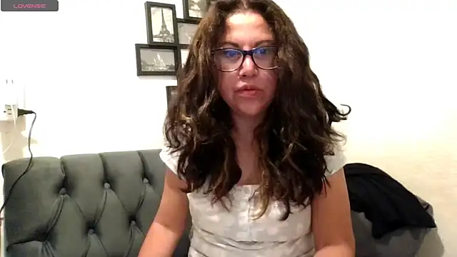 MirandaLatinaLovely online show from November 12, 2025, 3:45 pm