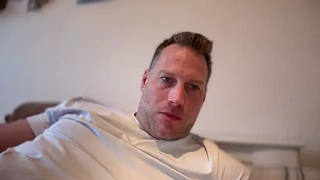 Christian87xxx online show from April 14, 2026, 5:19 pm