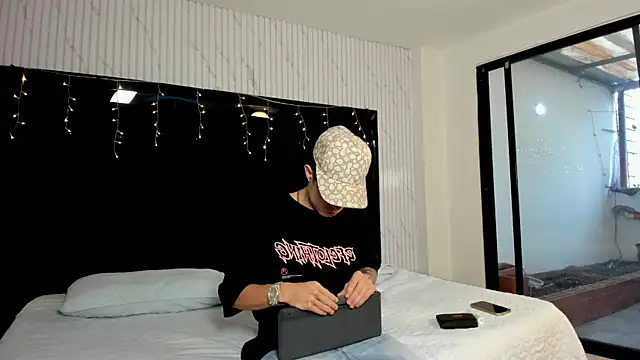 marcuscollins1  online show from February 5, 2026, 12:21 pm