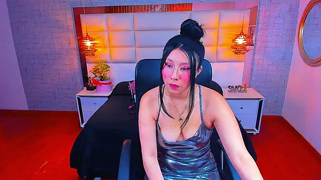 Nohemi louse online show from March 28, 2026, 6:18 pm