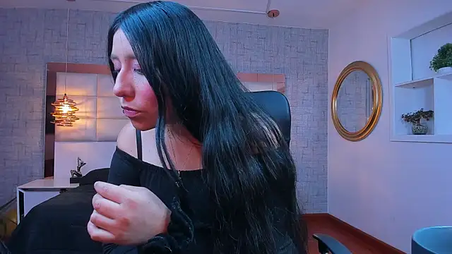 Snapshot of Nohemi_louse chatting on April 25, 2026, 7:00 pm Nohemi louse online show from April 25, 2026, 7:00 pm