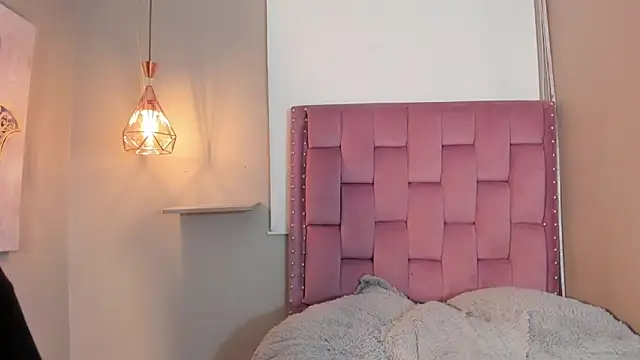 Roxy Stonee online show from March 24, 2026, 7:30 pm