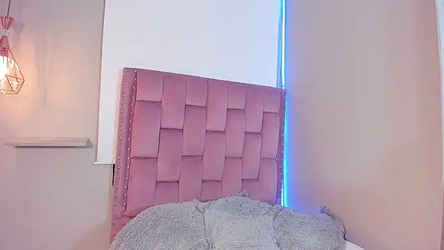 Roxy Stonee online show from March 26, 2026, 7:30 pm