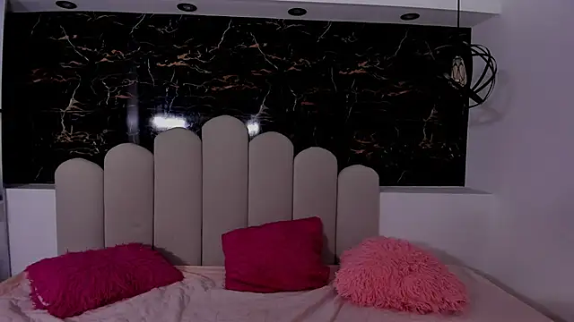 Annyrosee online show from February 3, 2026, 2:53 am