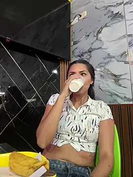 Sofiadelacruz online show from July 8, 2026, 10:25 pm