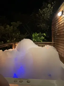 Lally Valencia   online show from October 29, 2025, 11:28 pm