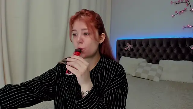 Snapshot of Ella_Mayers chatting on September 18, 2025, 12:29 pm Ella Mayers online show from September 18, 2025, 12:29 pm