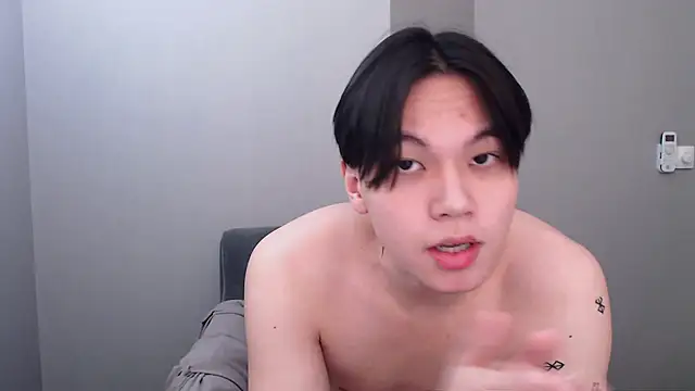 Snapshot of just_gay_ chatting on February 25, 2025, 9:24 pm just gay online show from February 25, 2025, 9:24 pm