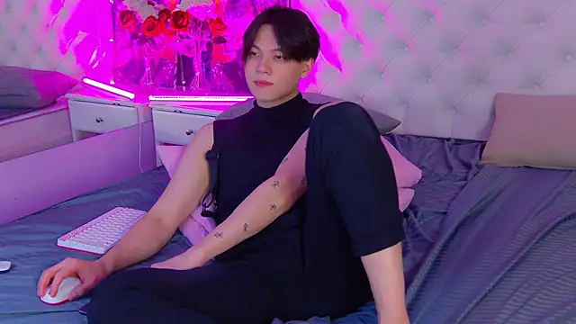 Snapshot of just_gay_ chatting on March 13, 2025, 8:11 pm just gay online show from March 13, 2025, 8:11 pm