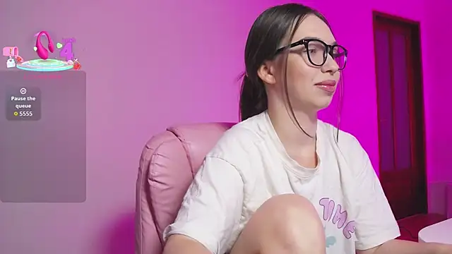 Arianahot777 online show from June 13, 2026, 7:45 pm