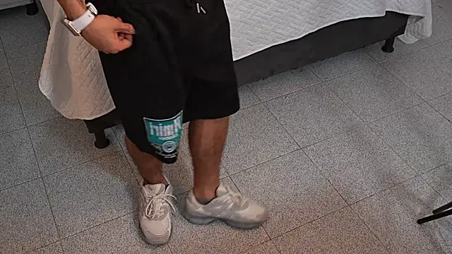 JhoanLeandro online show from February 16, 2026, 4:30 am