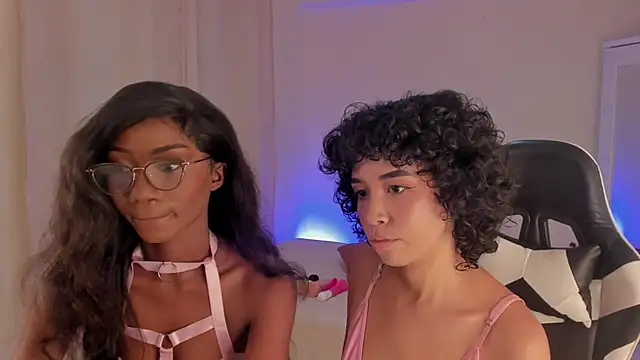 Snapshot of leahaltomm chatting on February 15, 2025, 7:50 pm leahaltomm online show from February 15, 2025, 7:50 pm