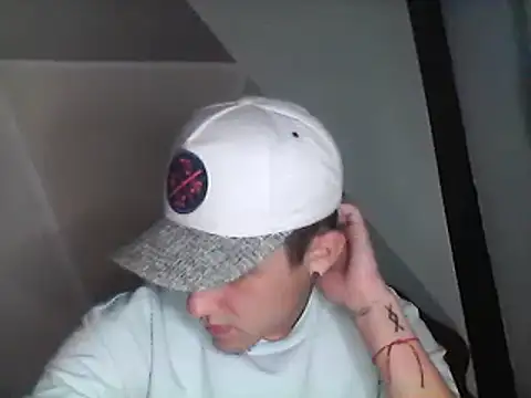 Snapshot of daimon_king05 chatting on February 27, 2025, 12:10 am daimon king05 online show from February 27, 2025, 12:10 am