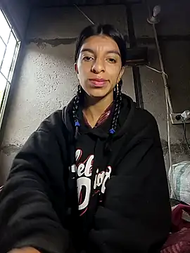 Snapshot of Ariell_Kieran chatting on February 9, 2025, 1:14 pm Ariell Kieran online show from February 9, 2025, 1:14 pm