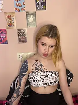 Snapshot of RozaliyRi chatting on February 6, 2025, 10:10 pm RozaliyRi online show from February 6, 2025, 10:10 pm