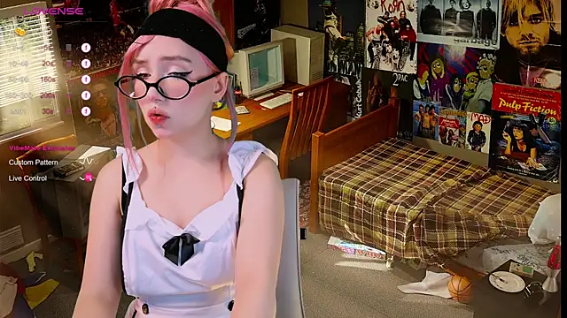 Snapshot of Bibi_Iva chatting on September 23, 2025, 2:03 am Bibi Iva online show from September 23, 2025, 2:03 am