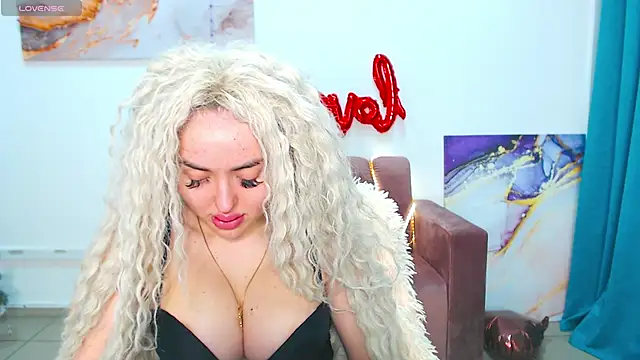 Snapshot of MissisCaty chatting on February 24, 2025, 7:52 pm MissisCaty online show from February 24, 2025, 7:52 pm