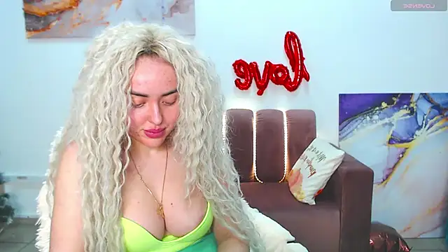 Snapshot of MissisCaty chatting on February 28, 2025, 1:47 am MissisCaty online show from February 28, 2025, 1:47 am