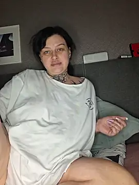 CannabisQueenn online show from April 12, 2026, 9:20 pm