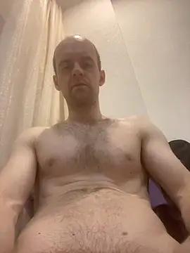 LynnAhNight online show from November 14, 2025, 2:54 am