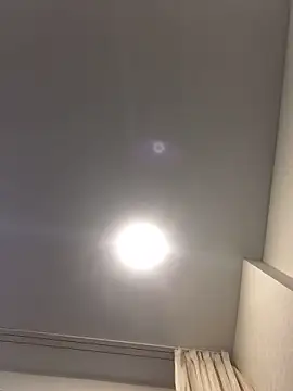 LynnAhNight online show from November 21, 2025, 3:27 am