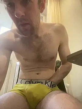 LynnAhNight online show from April 16, 2026, 3:18 am