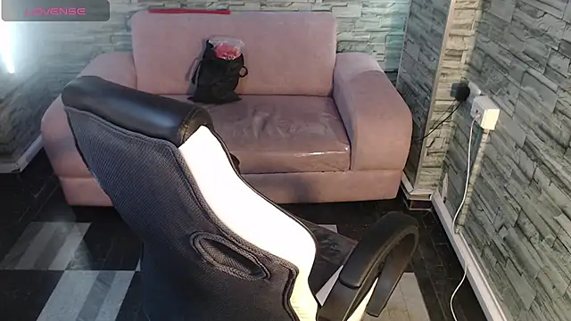 renata russo b online show from February 6, 2025, 8:02 pm