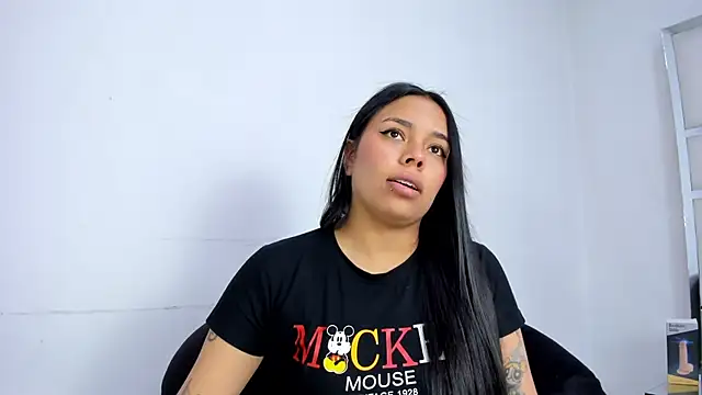 ZoeWan69 online show from November 12, 2025, 12:16 pm