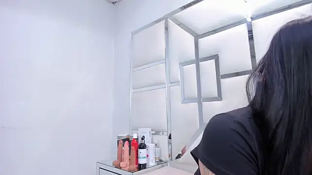 ZoeWan69 online show from February 5, 2026, 2:33 pm