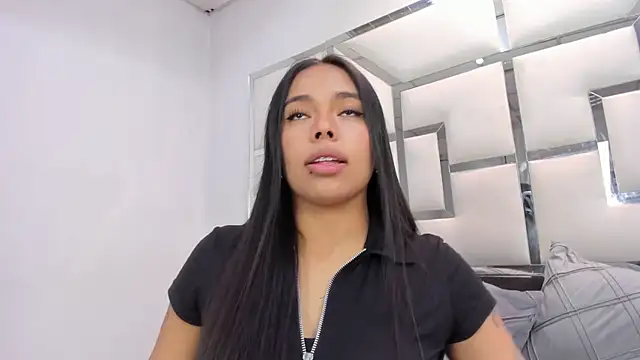 ZoeWan69 online show from February 25, 2026, 1:43 pm