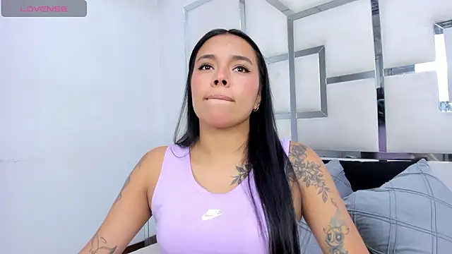 ZoeWan69 online show from February 26, 2026, 1:21 pm