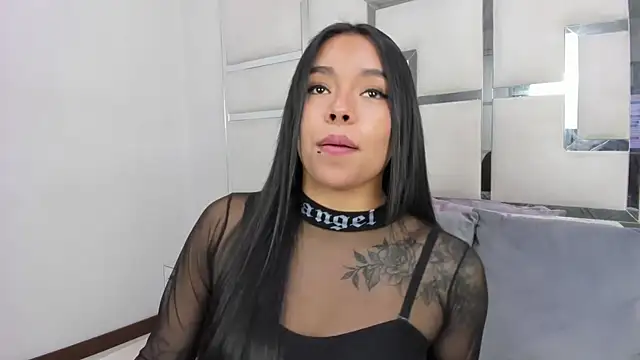 ZoeWan69 online show from April 9, 2026, 1:27 pm