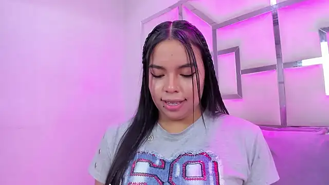 ZoeWan69 online show from April 11, 2026, 1:48 pm