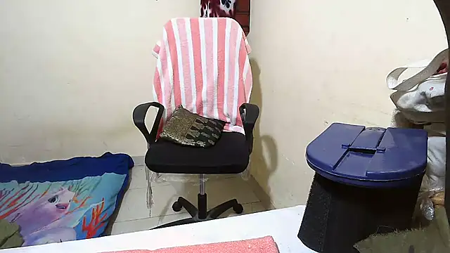 Rubi-Ji online show from November 16, 2025, 4:12 pm