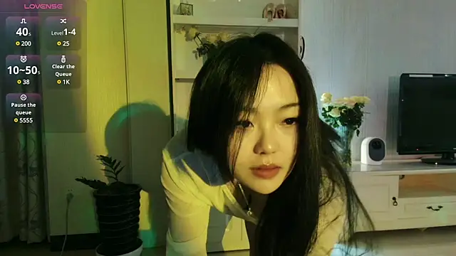 nanaliu6 online show from March 20, 2025, 2:10 pm